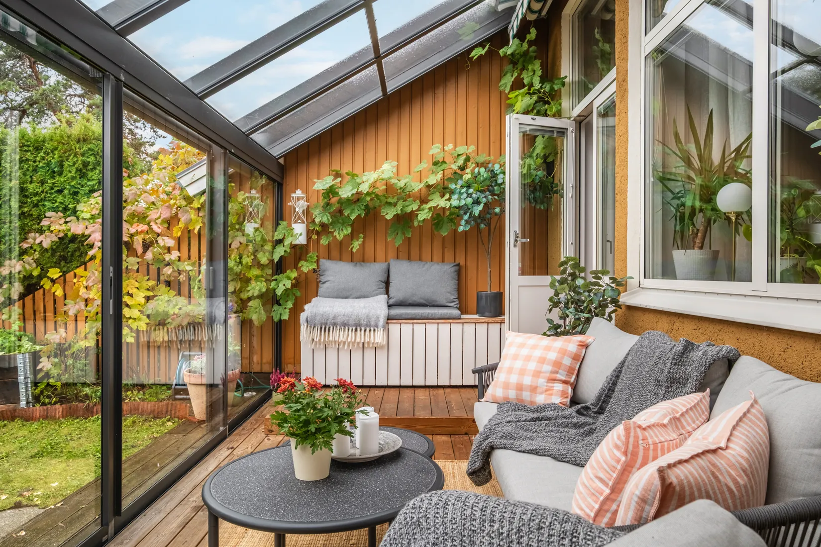 Radhus, Manhemsvägen 26, Skuru, Nacka