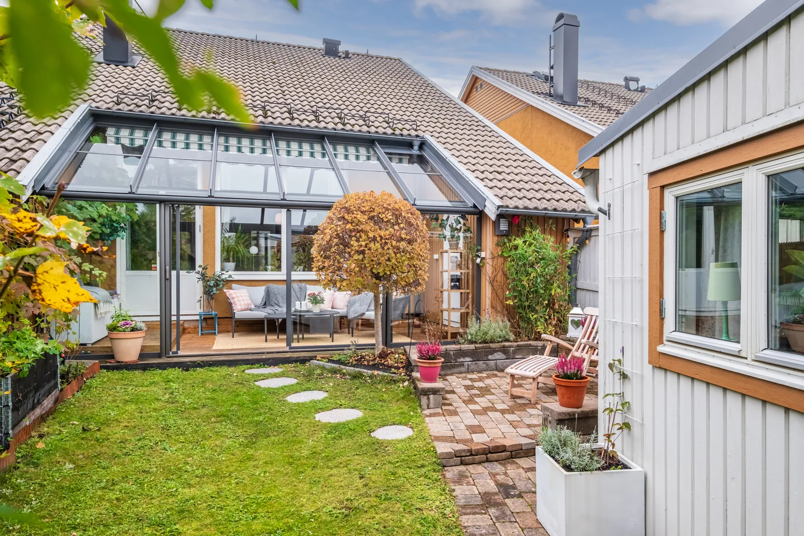 Radhus, Manhemsvägen 26, Skuru, Nacka