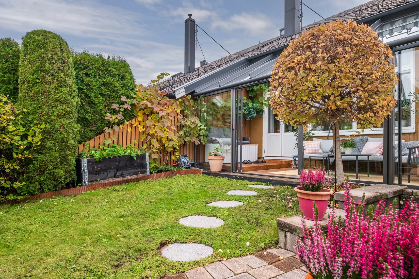 Radhus, Manhemsvägen 26, Skuru, Nacka