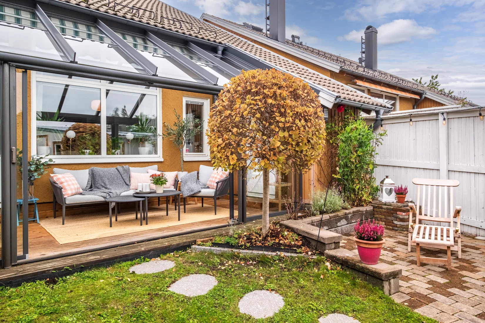 Radhus, Manhemsvägen 26, Skuru, Nacka