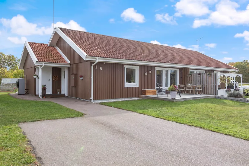 Radhus, Övrabyvägen 6, Torsås
