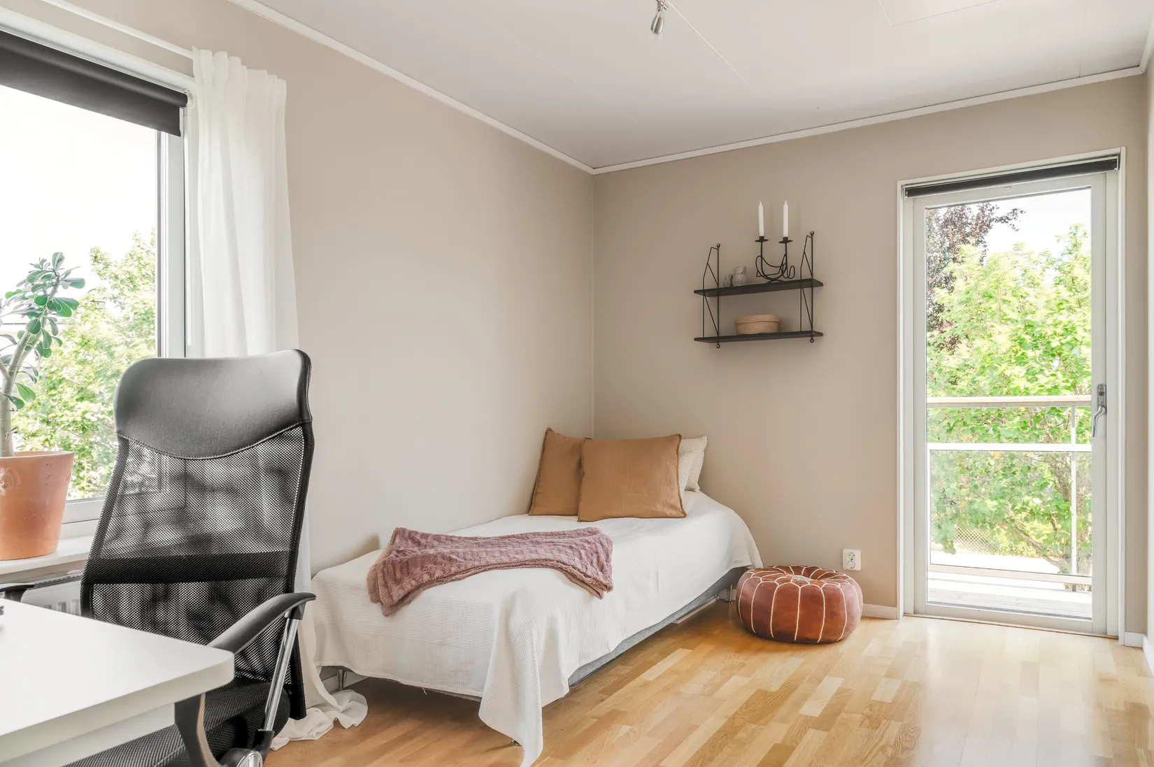 Radhus, Råtorps allé 34, Södra Råtorp, Karlstad