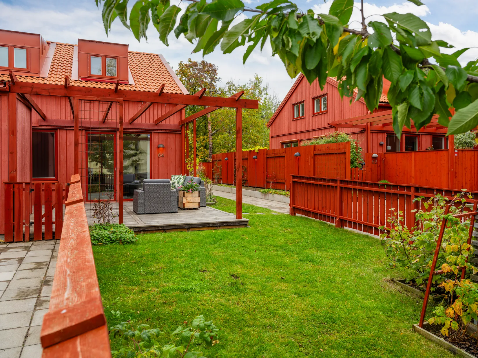 Radhus, Rådans gårdsväg 64, Silverdal, Sollentuna