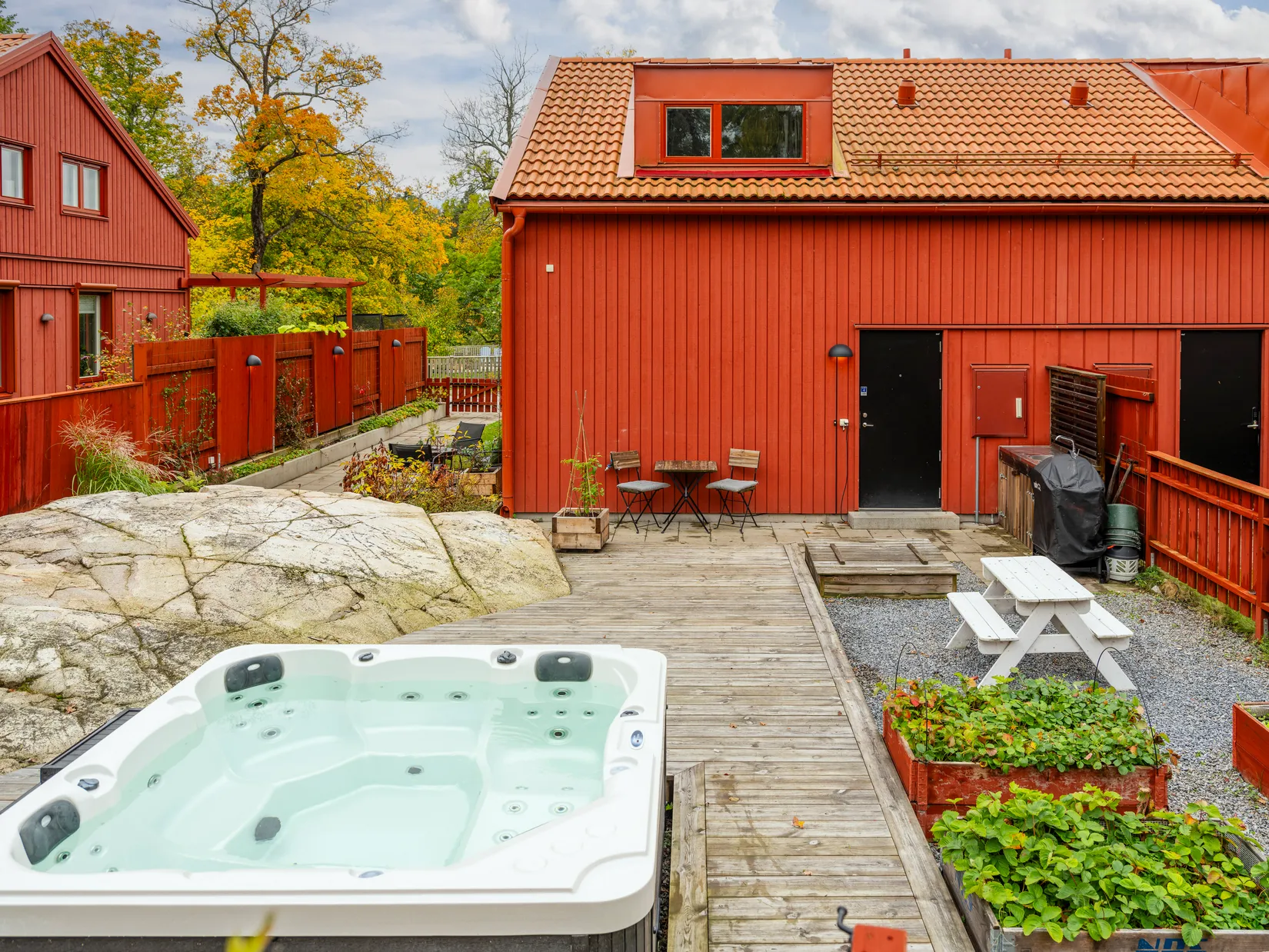 Radhus, Rådans gårdsväg 64, Silverdal, Sollentuna