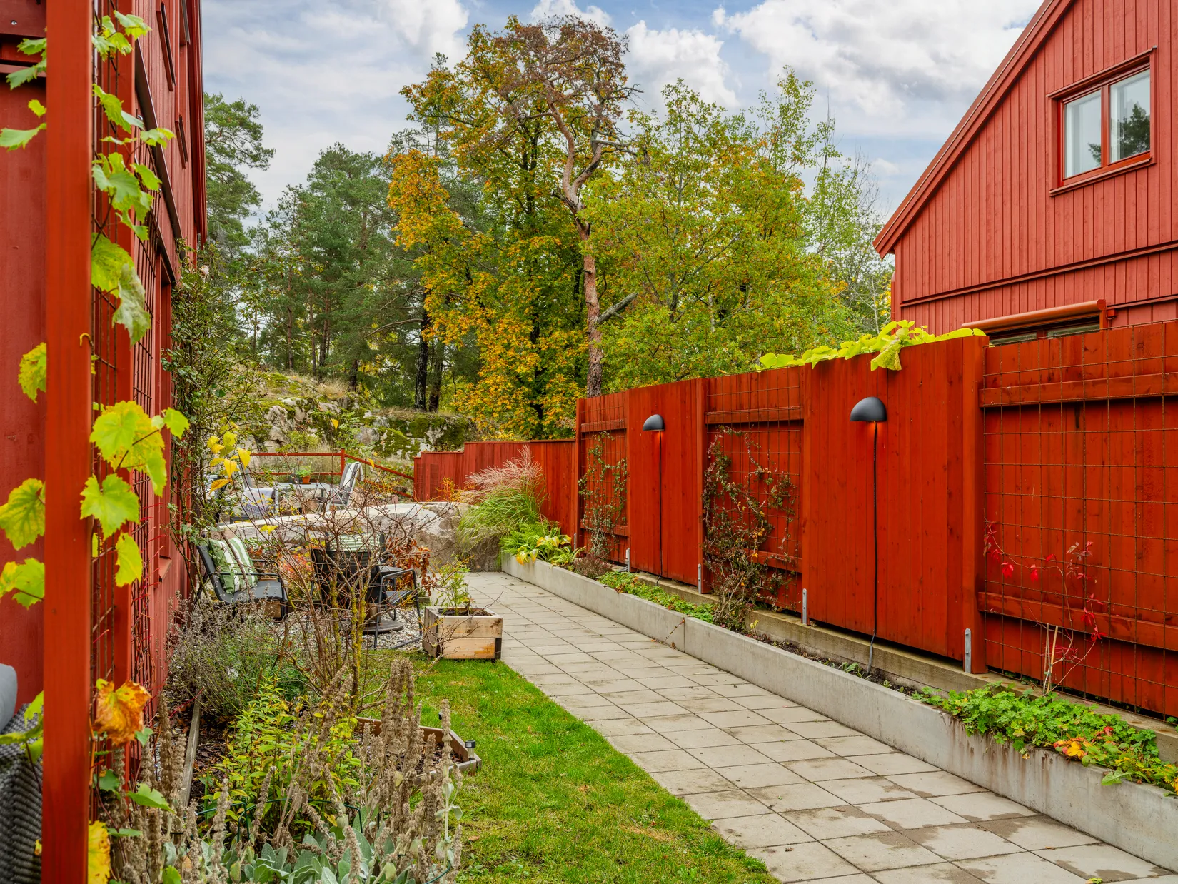 Radhus, Rådans gårdsväg 64, Silverdal, Sollentuna