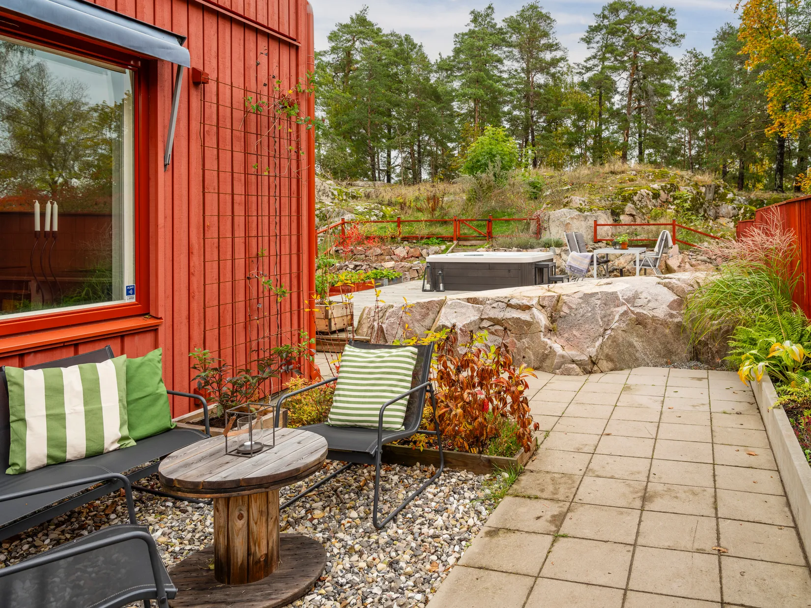 Radhus, Rådans gårdsväg 64, Silverdal, Sollentuna
