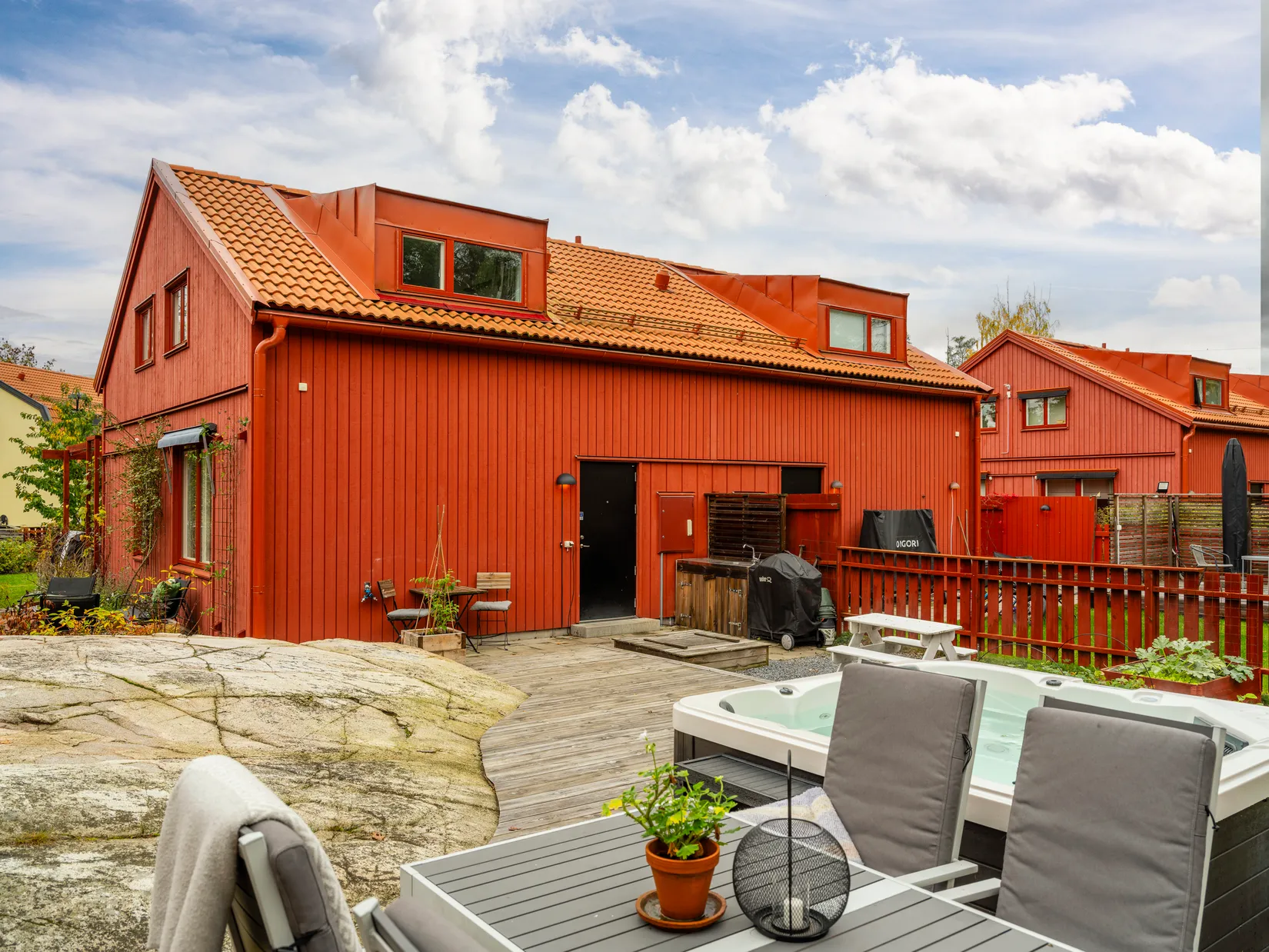 Radhus, Rådans gårdsväg 64, Silverdal, Sollentuna