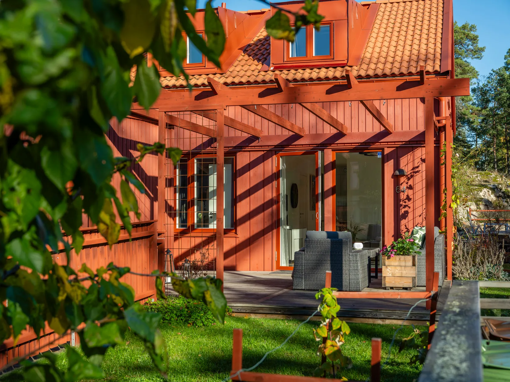 Radhus, Rådans gårdsväg 64, Silverdal, Sollentuna