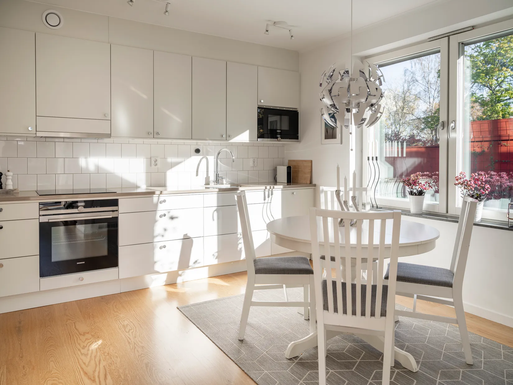 Radhus, Rådans gårdsväg 64, Silverdal, Sollentuna