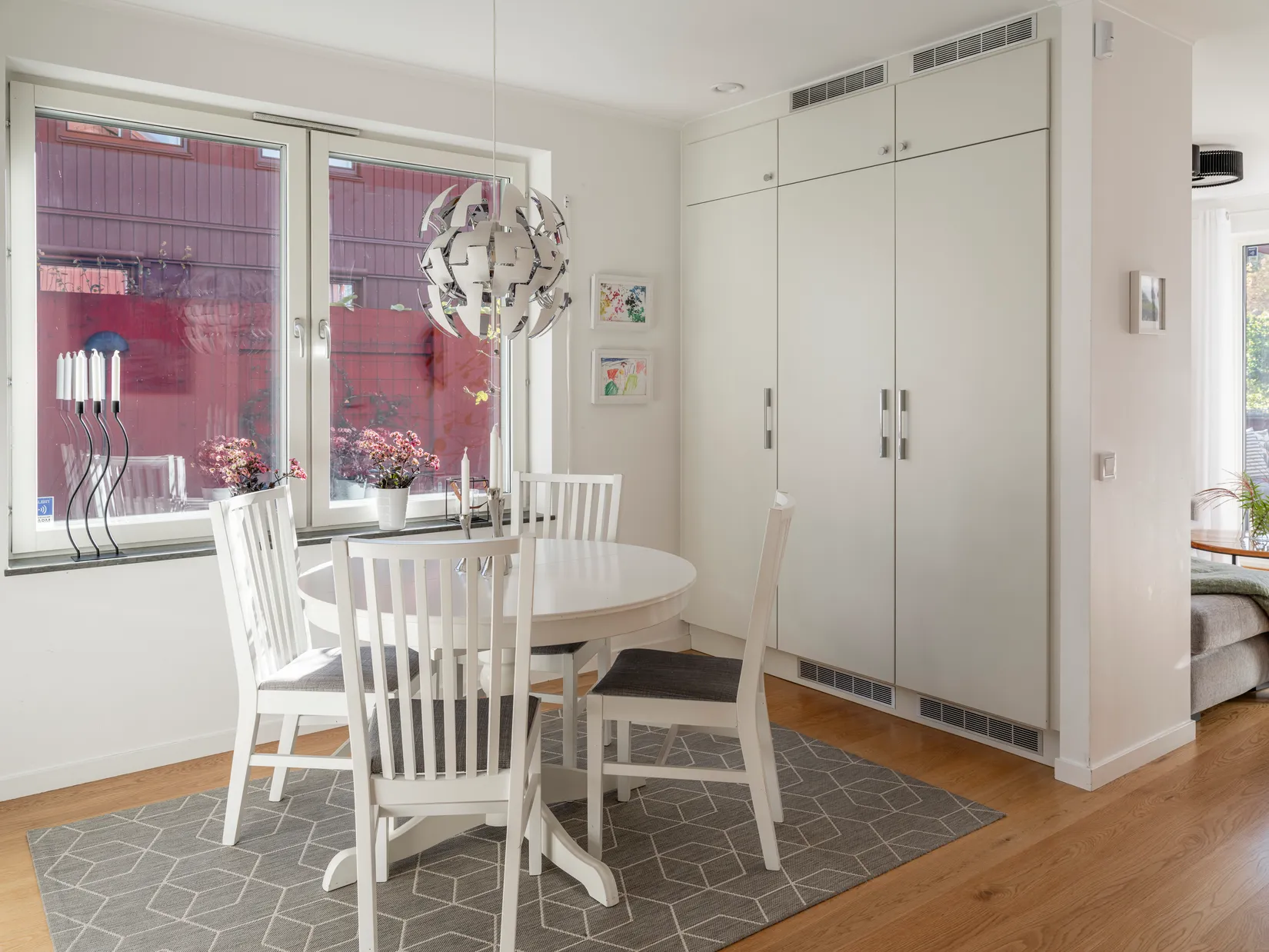 Radhus, Rådans gårdsväg 64, Silverdal, Sollentuna