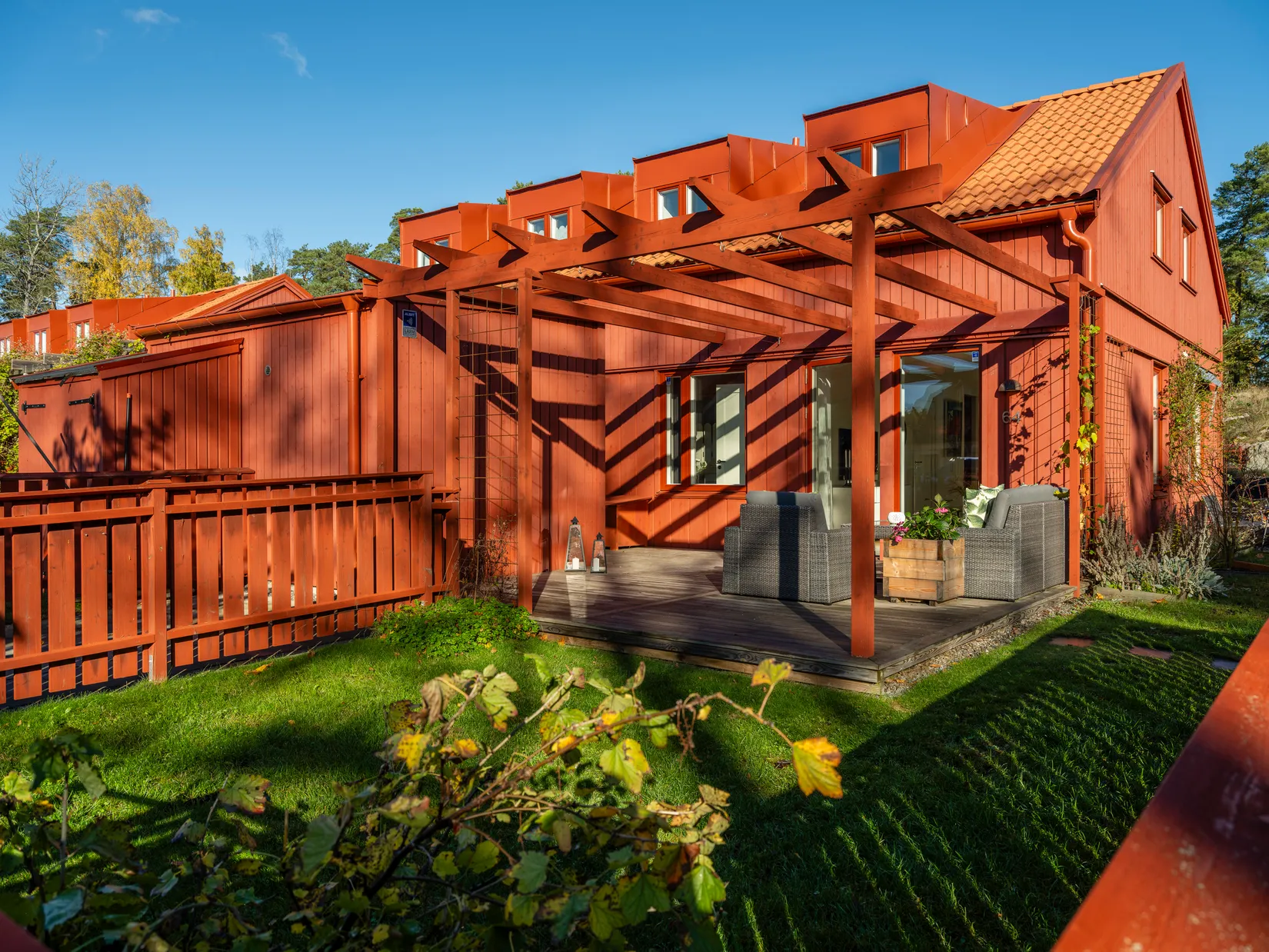 Radhus, Rådans gårdsväg 64, Silverdal, Sollentuna