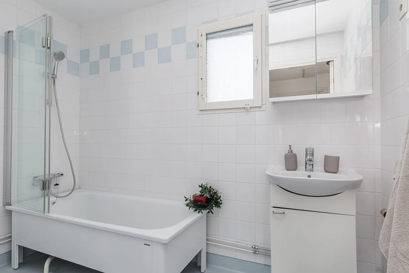Radhus, Karlsborgsvägen 17, Sundveda, Sigtuna