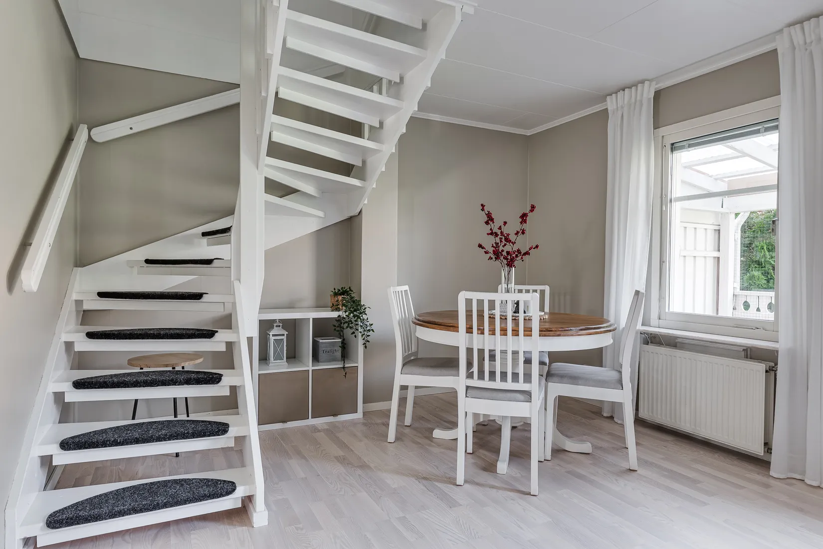 Radhus, Karlsborgsvägen 17, Sundveda, Sigtuna