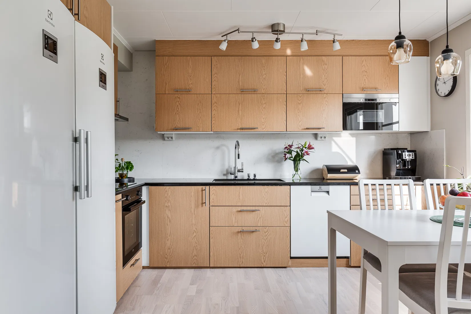 Radhus, Karlsborgsvägen 17, Sundveda, Sigtuna