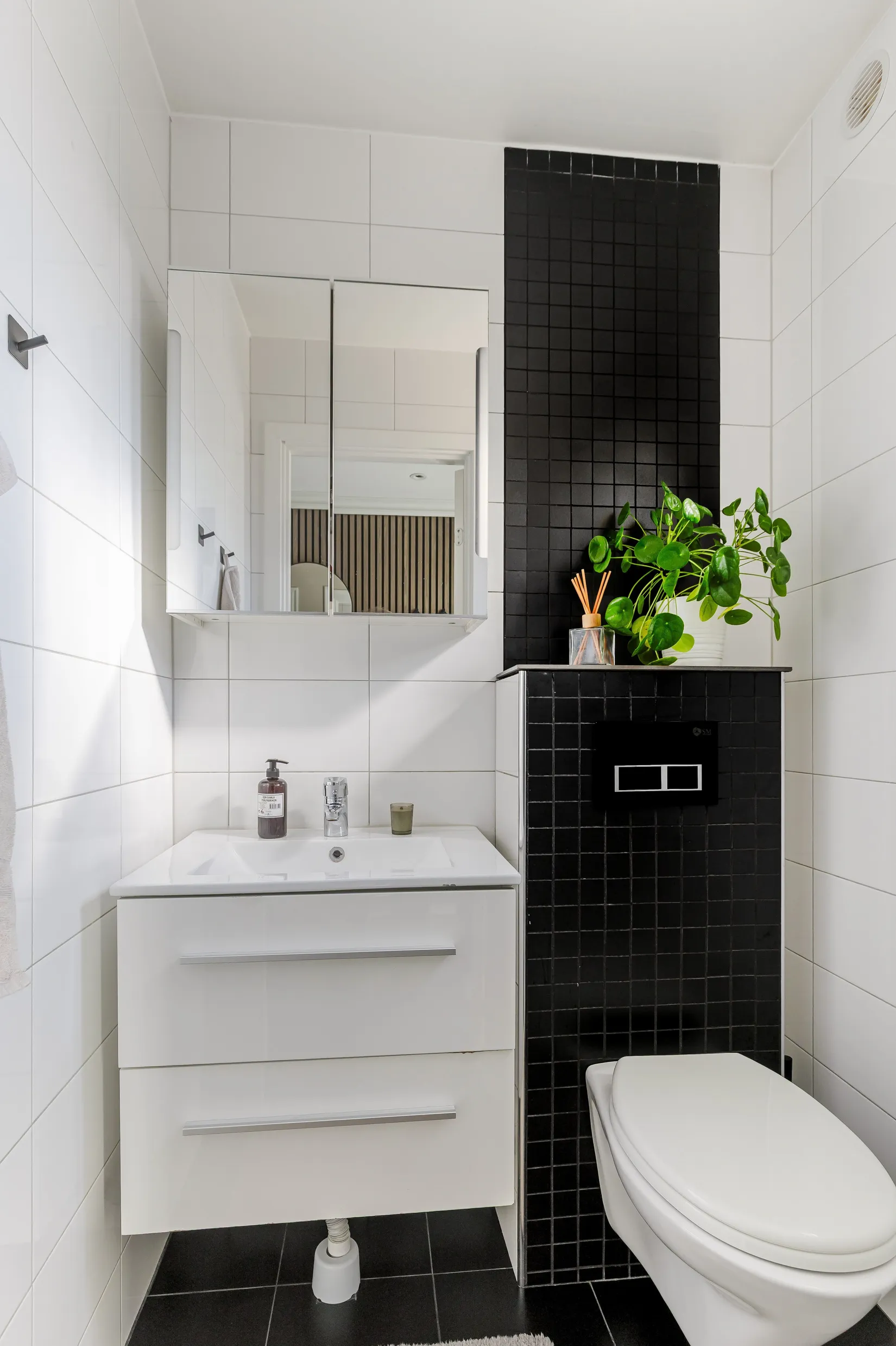 Radhus, Vallbyvägen 52A, Strängnäs