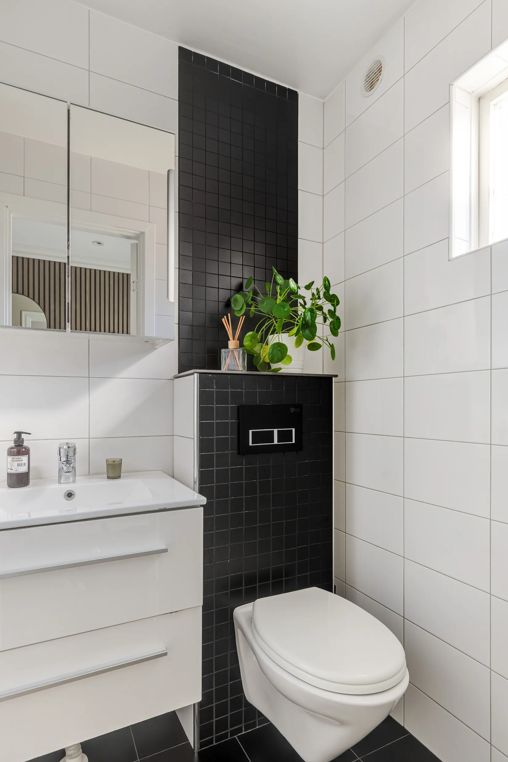 Radhus, Vallbyvägen 52A, Strängnäs