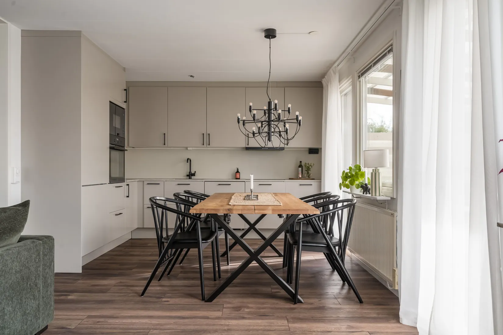 Radhus, Stinsvägen 33, Hovsta, Örebro