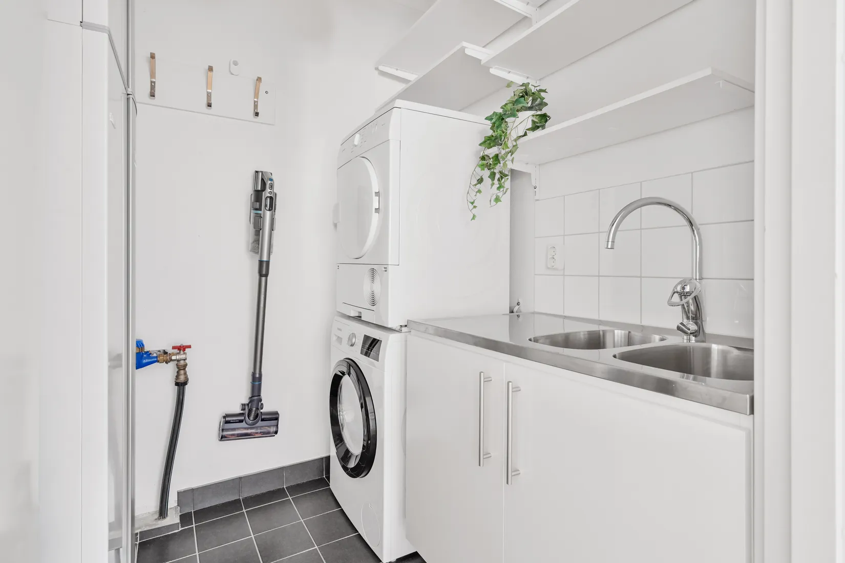 Radhus, Frisells gata 2D, Sanda Ängar, Upplands Väsby