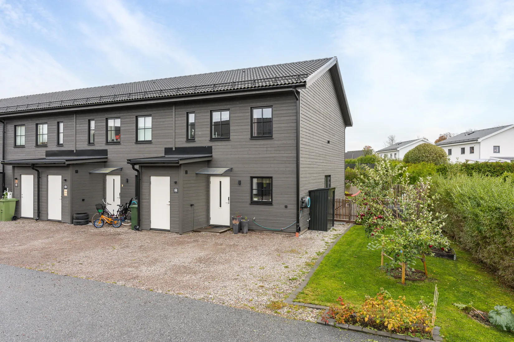 Radhus, Hasselbacksvägen 5E, Lanna, Lekeberg