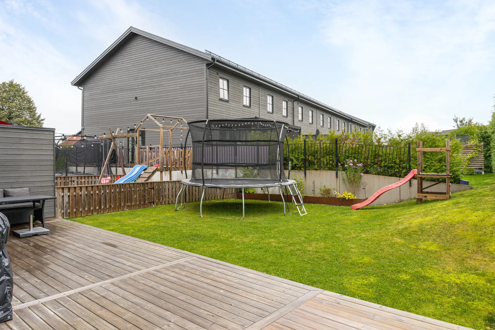 Radhus, Hasselbacksvägen 5E, Lanna, Lekeberg