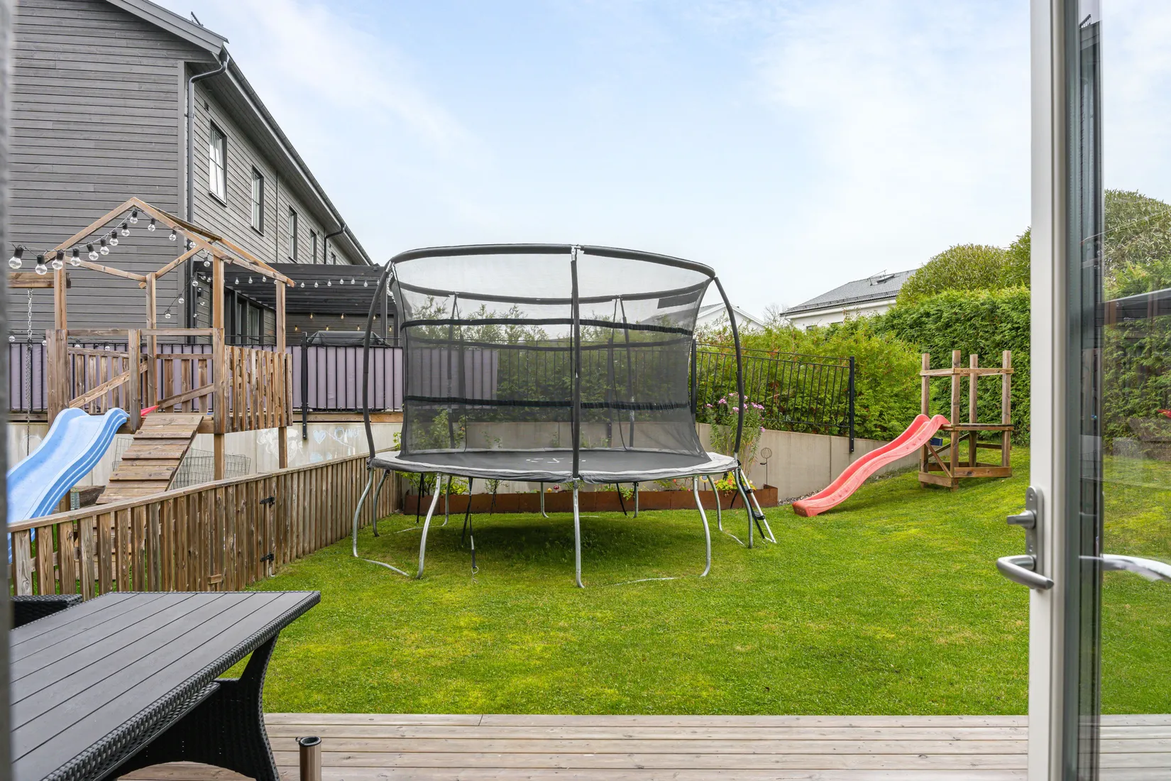 Radhus, Hasselbacksvägen 5E, Lanna, Lekeberg