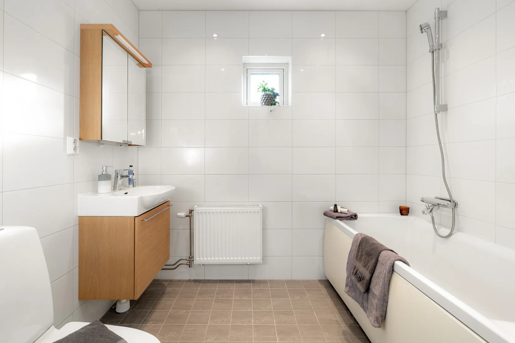 Radhus, Norra Atriumvägen 32, Kvisslingby, Österåker
