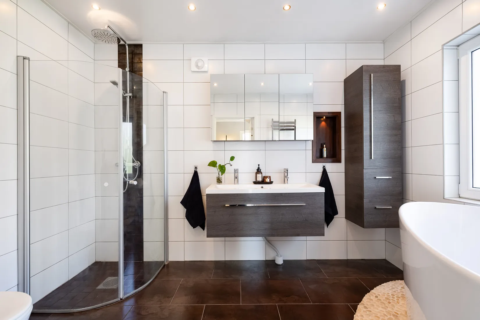 Villa, Gamla Hjälmarvägen 10, Ekeby-Almby, Örebro