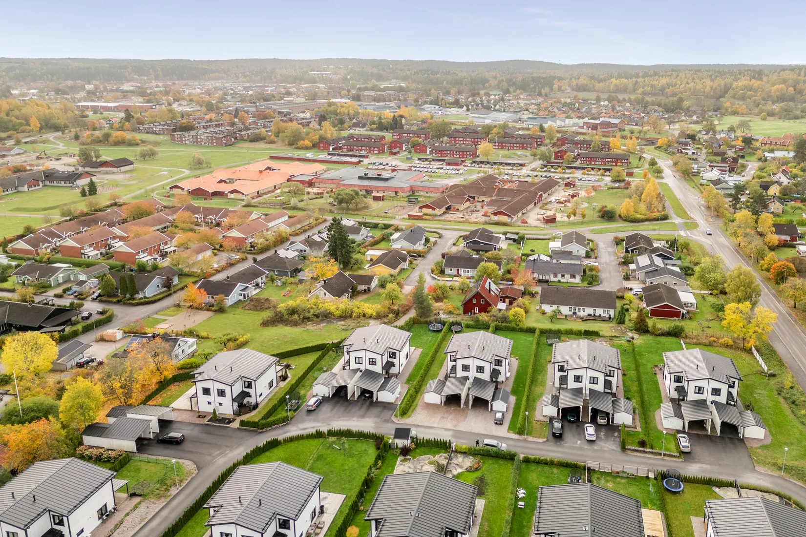 Radhus, Alphyddevägen 30, Ladubacksgärdet, Arboga