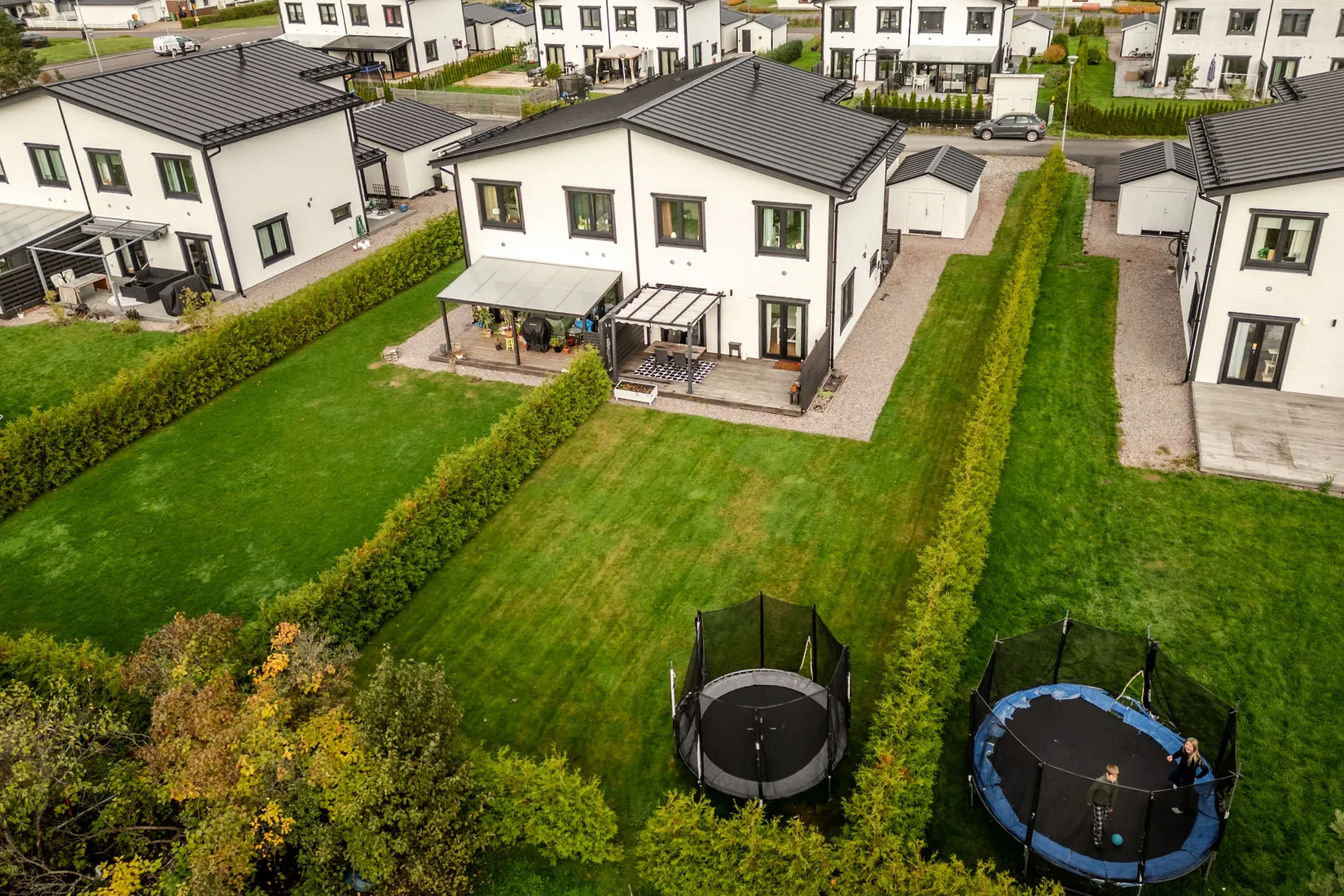 Radhus, Alphyddevägen 30, Ladubacksgärdet, Arboga