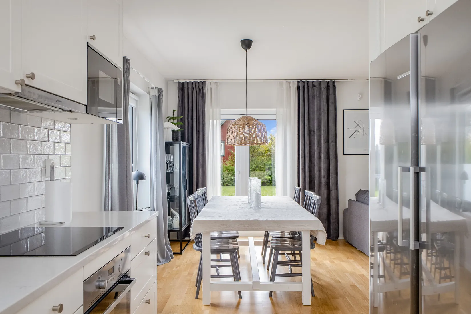 Radhus, Alphyddevägen 30, Ladubacksgärdet, Arboga
