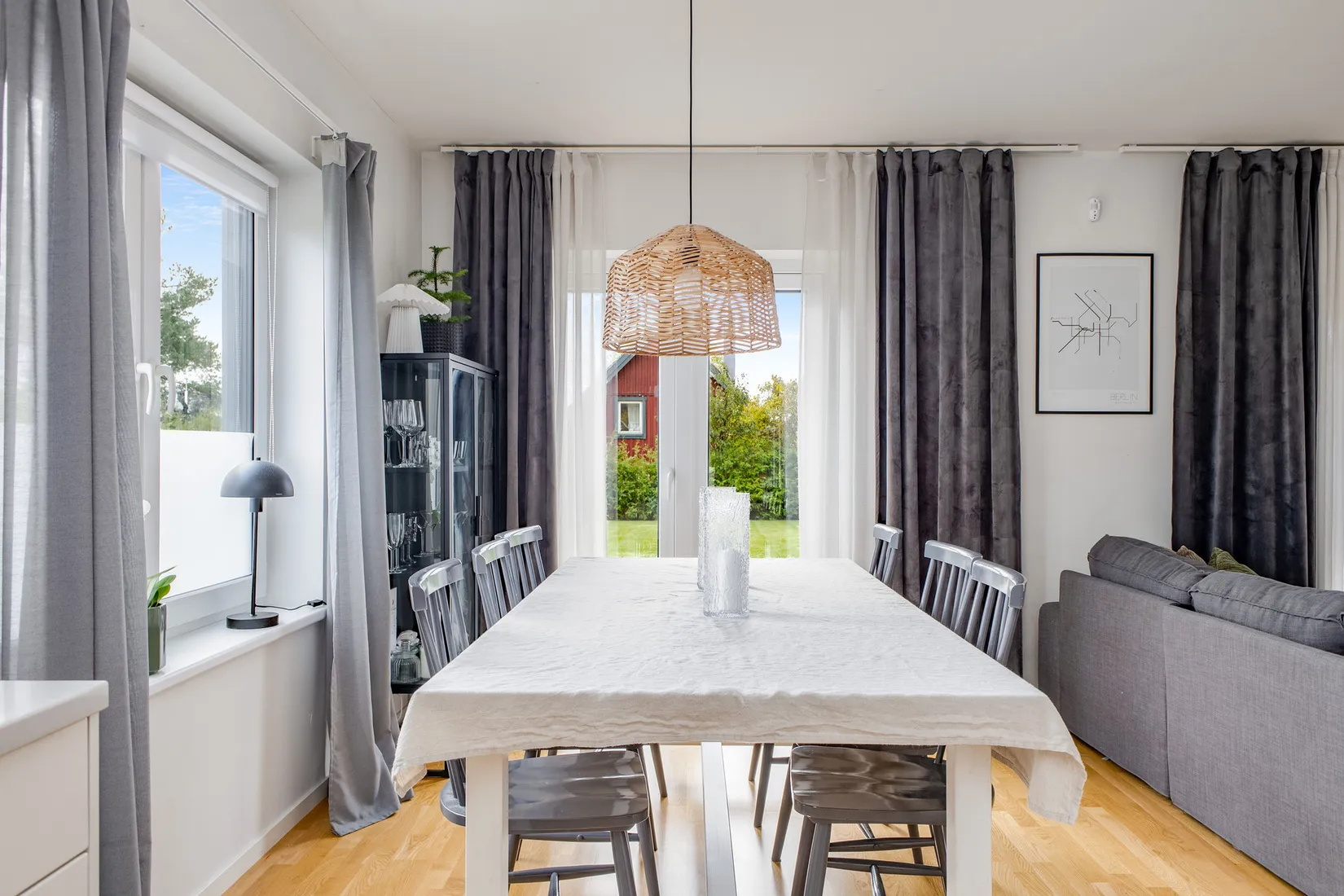 Radhus, Alphyddevägen 30, Ladubacksgärdet, Arboga