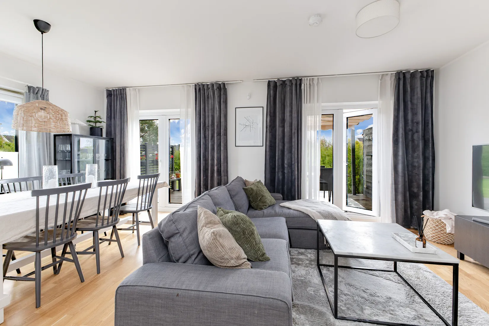 Radhus, Alphyddevägen 30, Ladubacksgärdet, Arboga