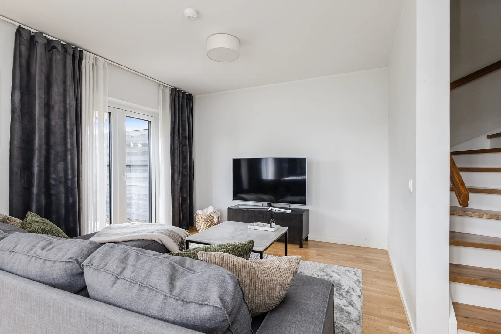 Radhus, Alphyddevägen 30, Ladubacksgärdet, Arboga