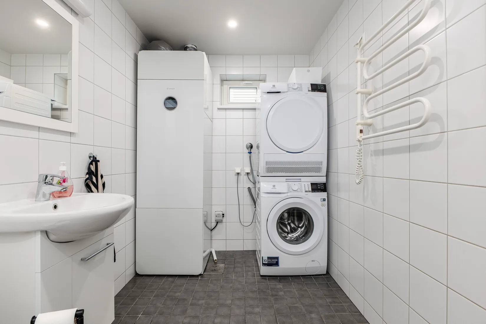 Radhus, Alphyddevägen 30, Ladubacksgärdet, Arboga