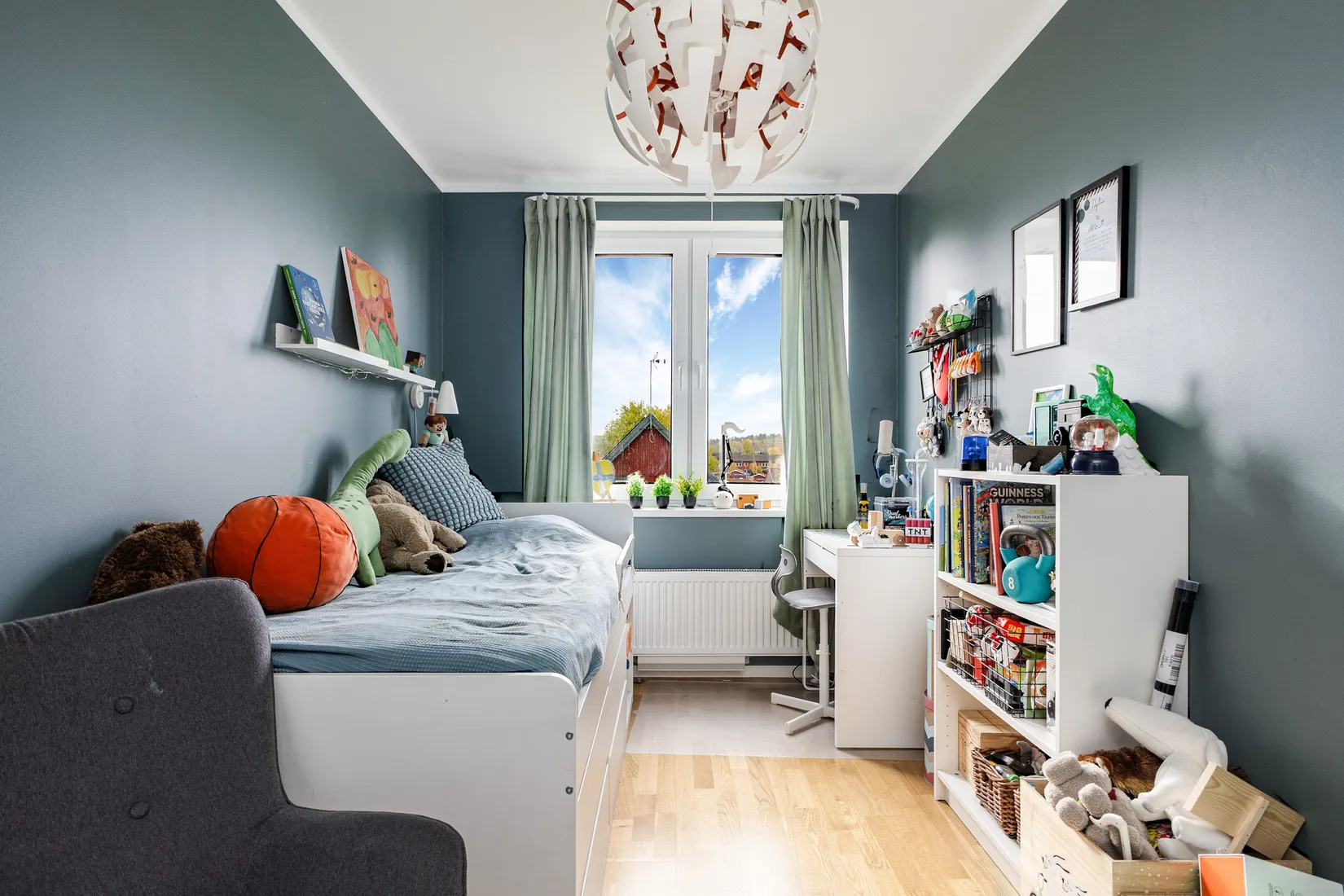 Radhus, Alphyddevägen 30, Ladubacksgärdet, Arboga