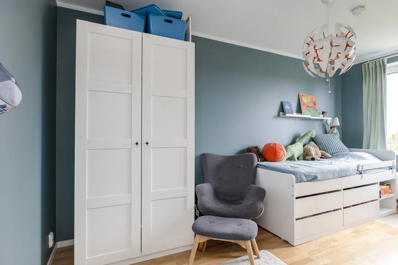 Radhus, Alphyddevägen 30, Ladubacksgärdet, Arboga