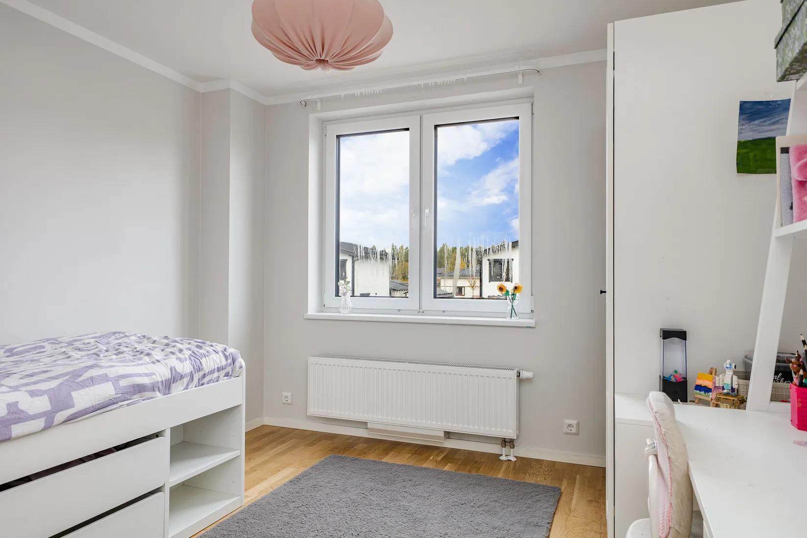 Radhus, Alphyddevägen 30, Ladubacksgärdet, Arboga