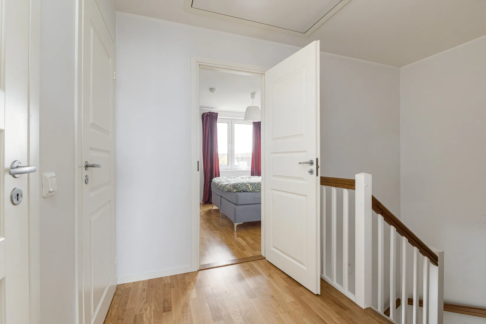 Radhus, Alphyddevägen 30, Ladubacksgärdet, Arboga