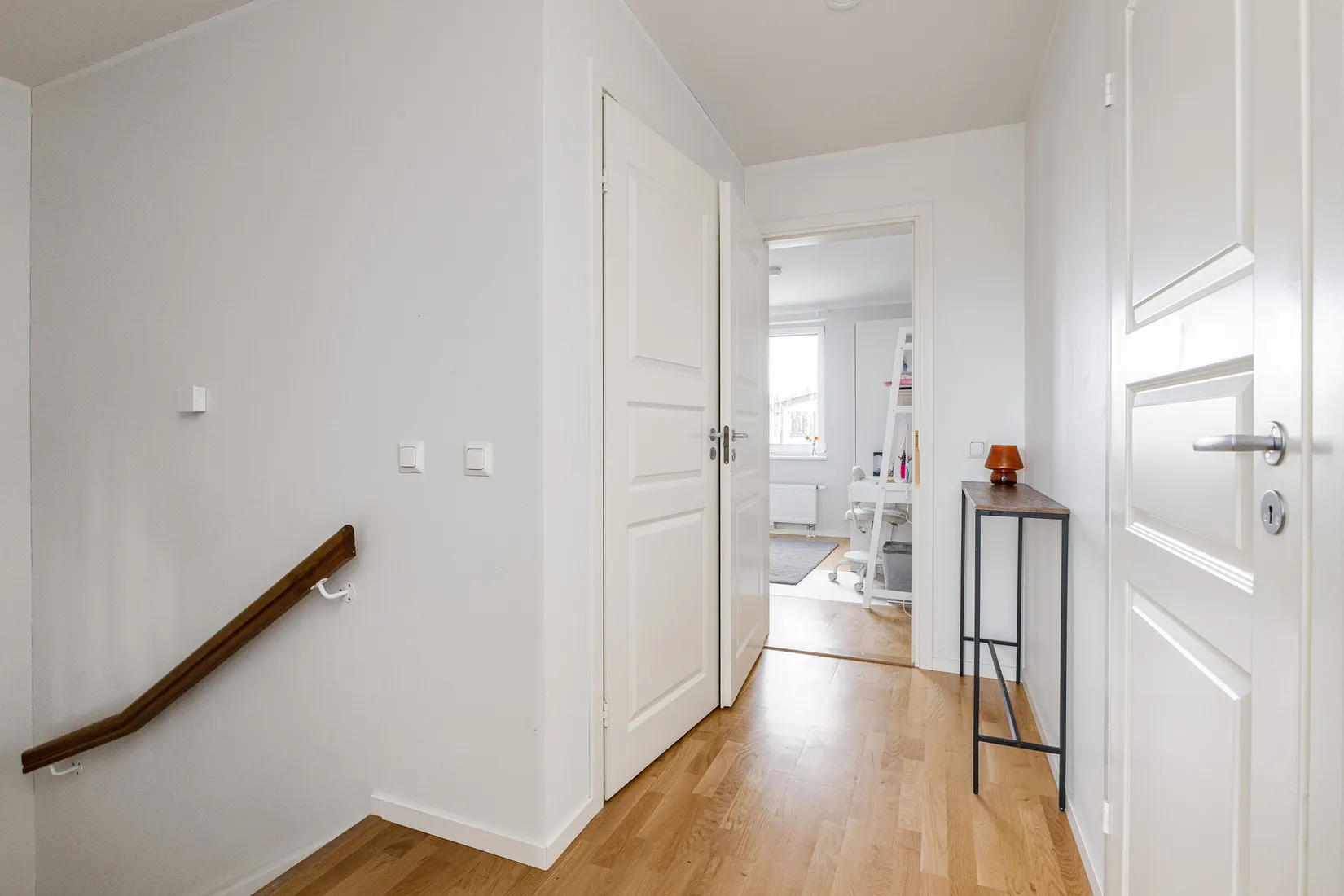 Radhus, Alphyddevägen 30, Ladubacksgärdet, Arboga