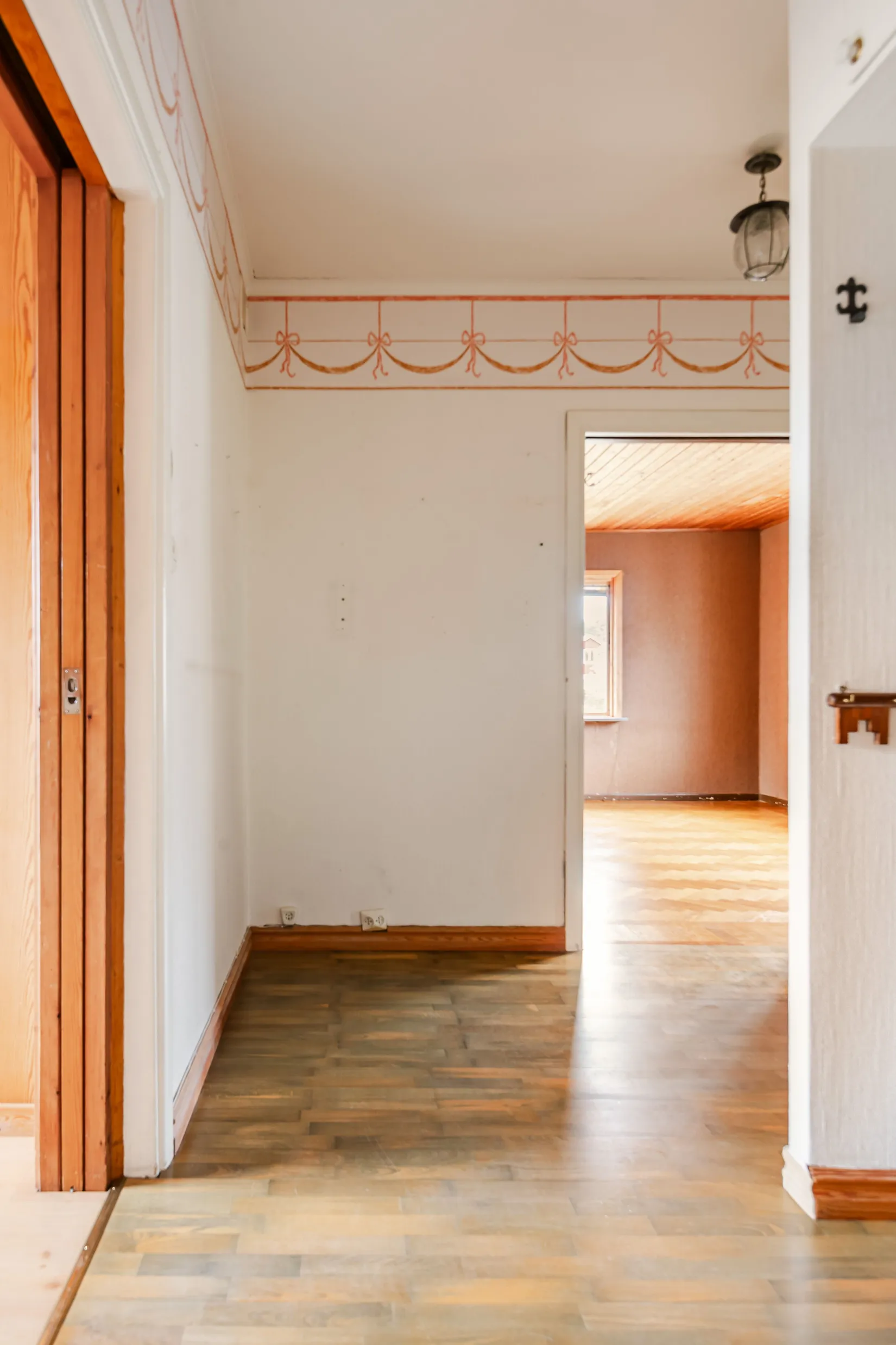 Villa, Rödfärgsvägen 10, Centralt, Daglöstäkten, Falun