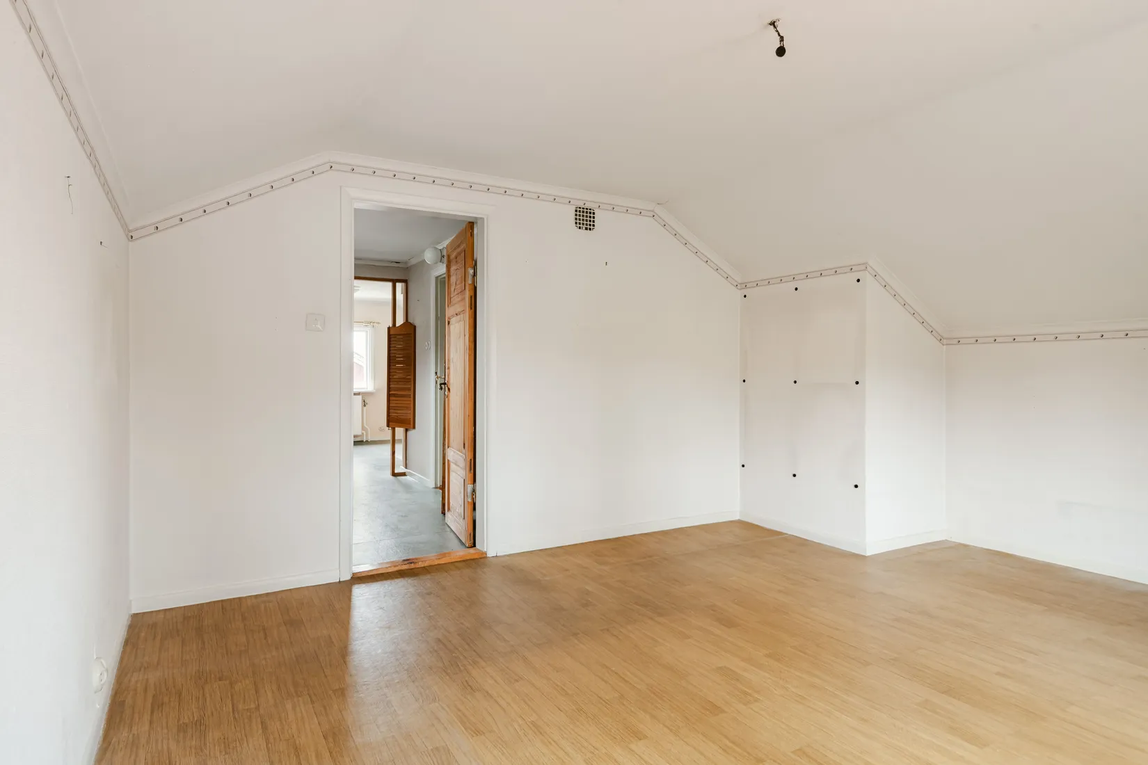 Villa, Rödfärgsvägen 10, Centralt, Daglöstäkten, Falun