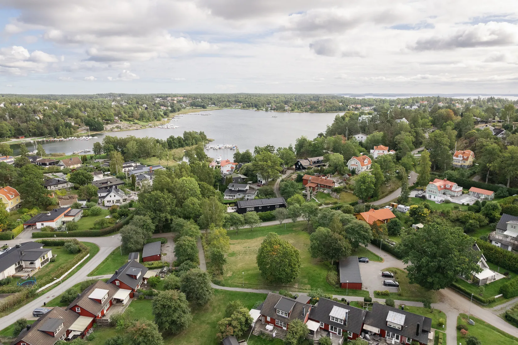 Villa, Gullvivevägen 33, Österskär, Österåker