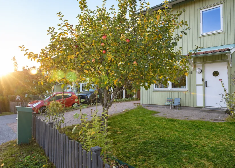 Radhus, Orkanvägen 13, Polhem, Järfälla