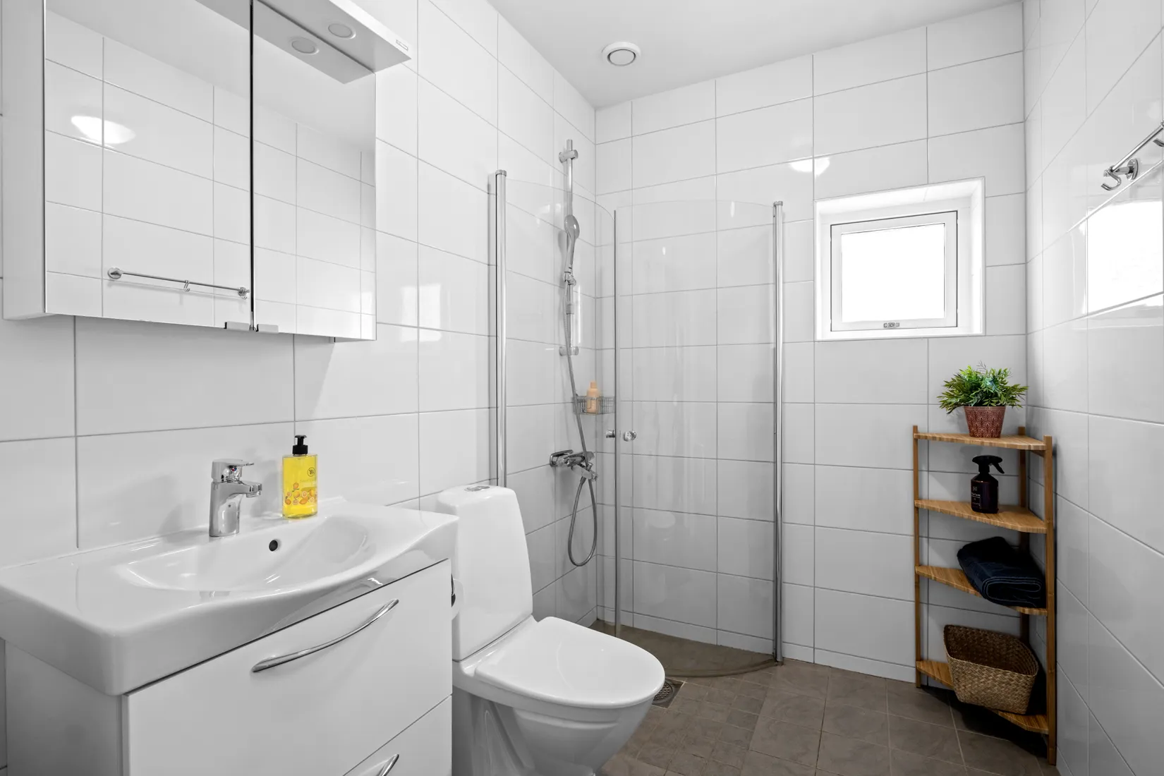 Radhus, Flygarvägen 18, Botkyrka