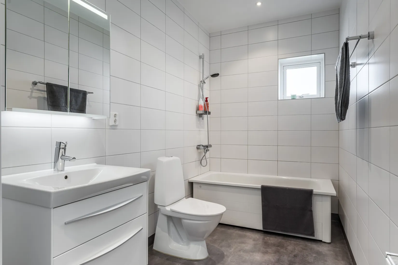 Radhus, Albatrossgatan 3B, Lanna, Lekeberg