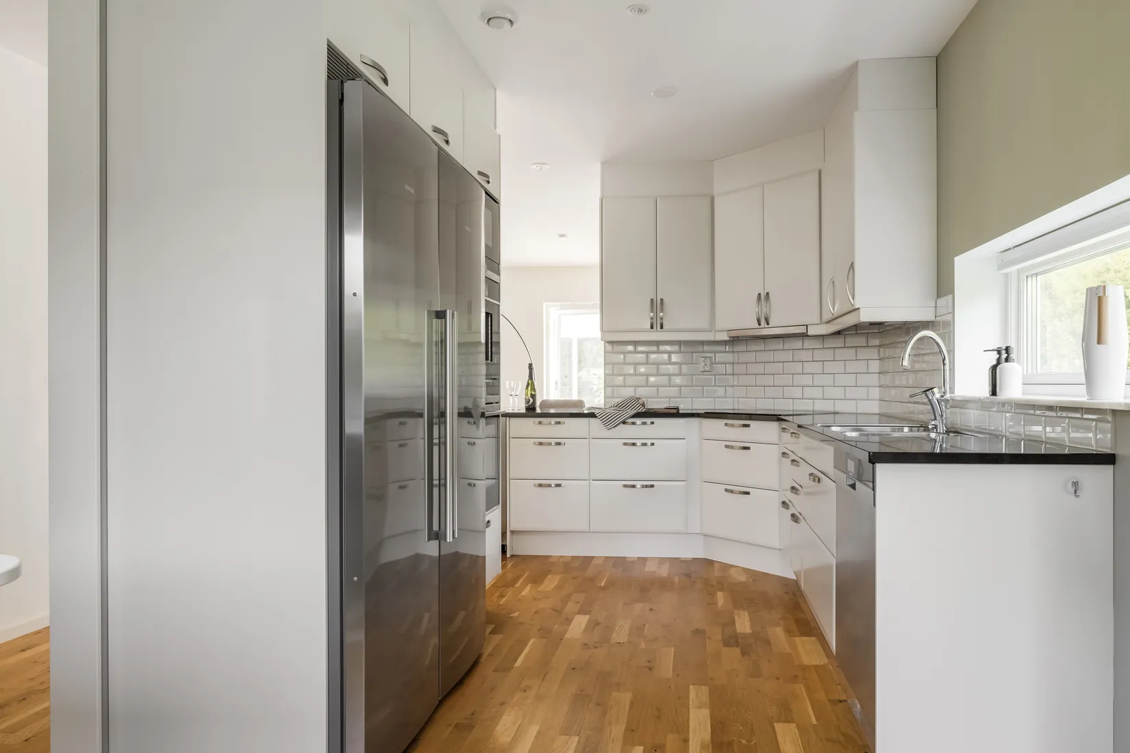 Radhus, Albatrossgatan 3B, Lanna, Lekeberg