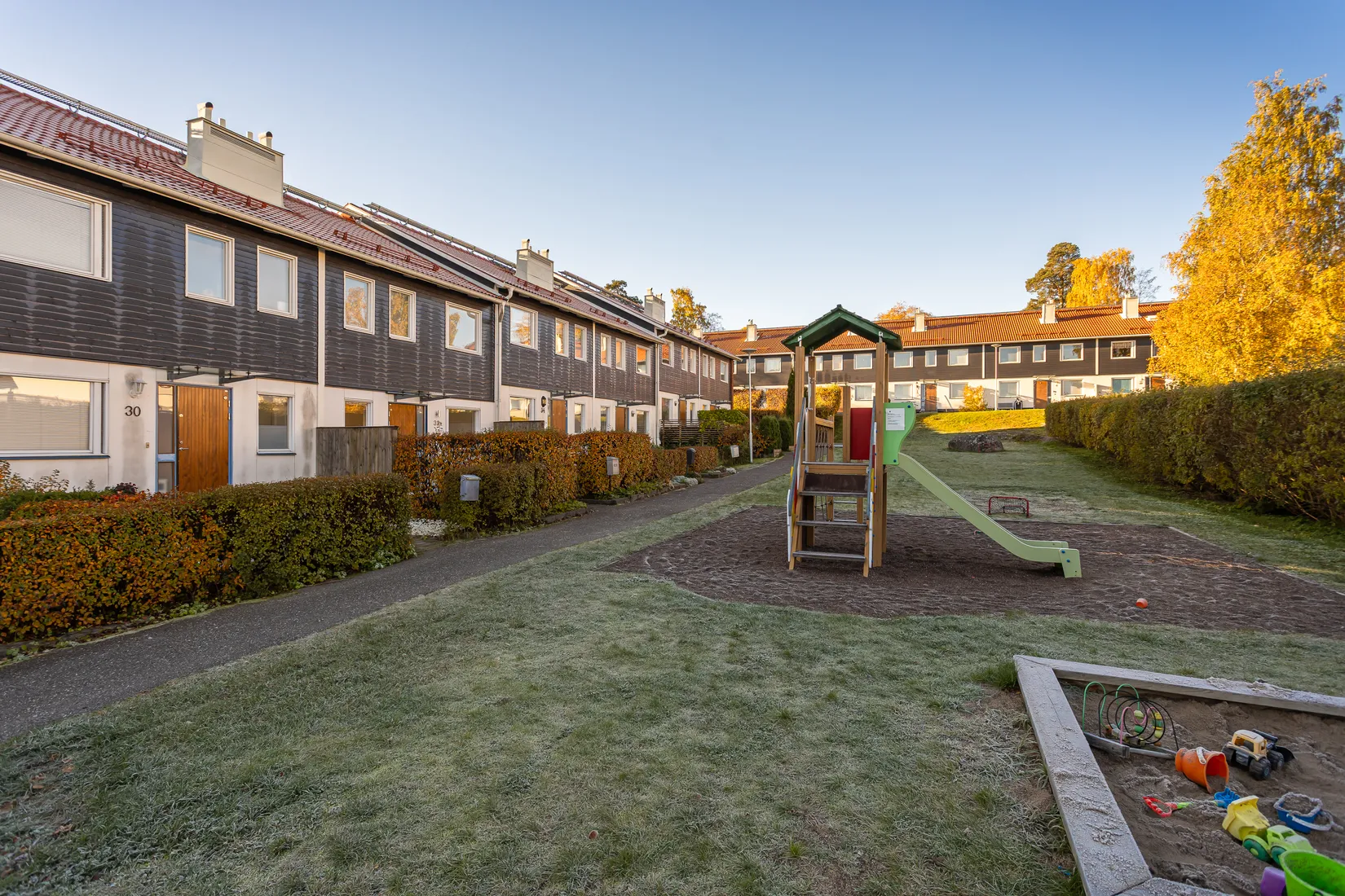 Radhus, Rådjursstigen 40, Töjnan, Sollentuna