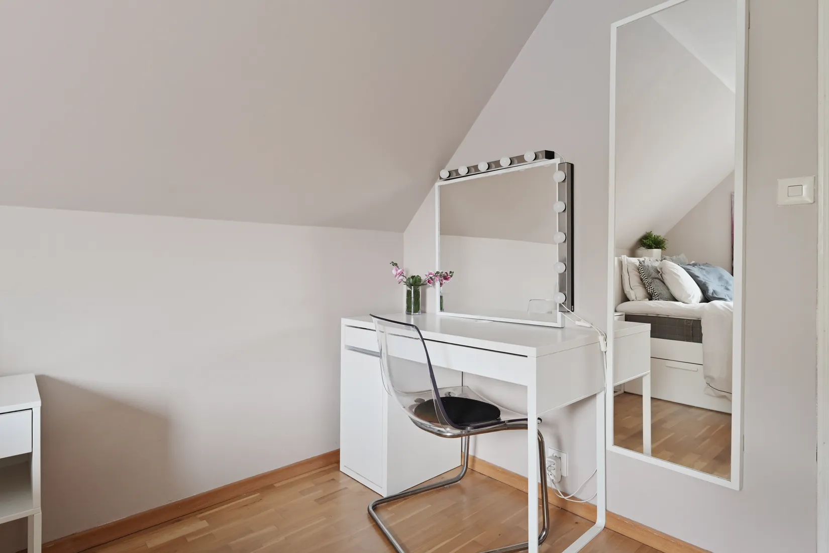 Radhus, Vitmåravägen 3, Sjukyrkoberget, Upplands Väsby