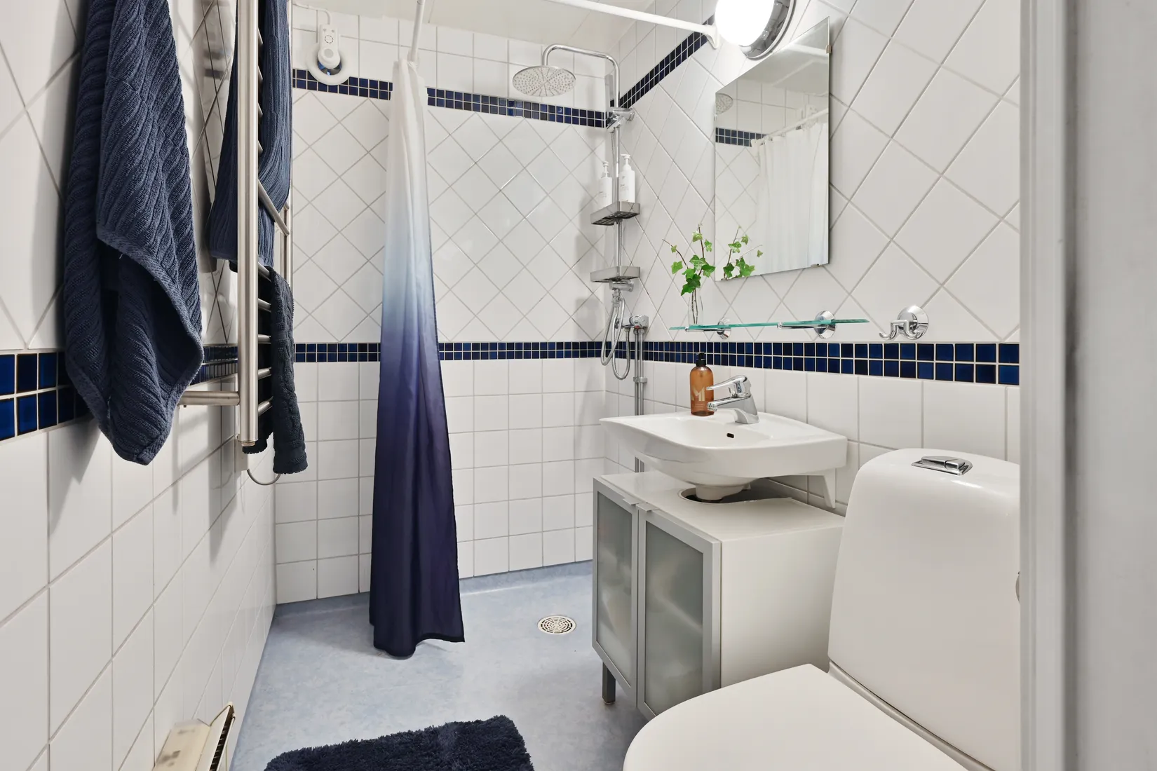 Radhus, Vitmåravägen 3, Sjukyrkoberget, Upplands Väsby