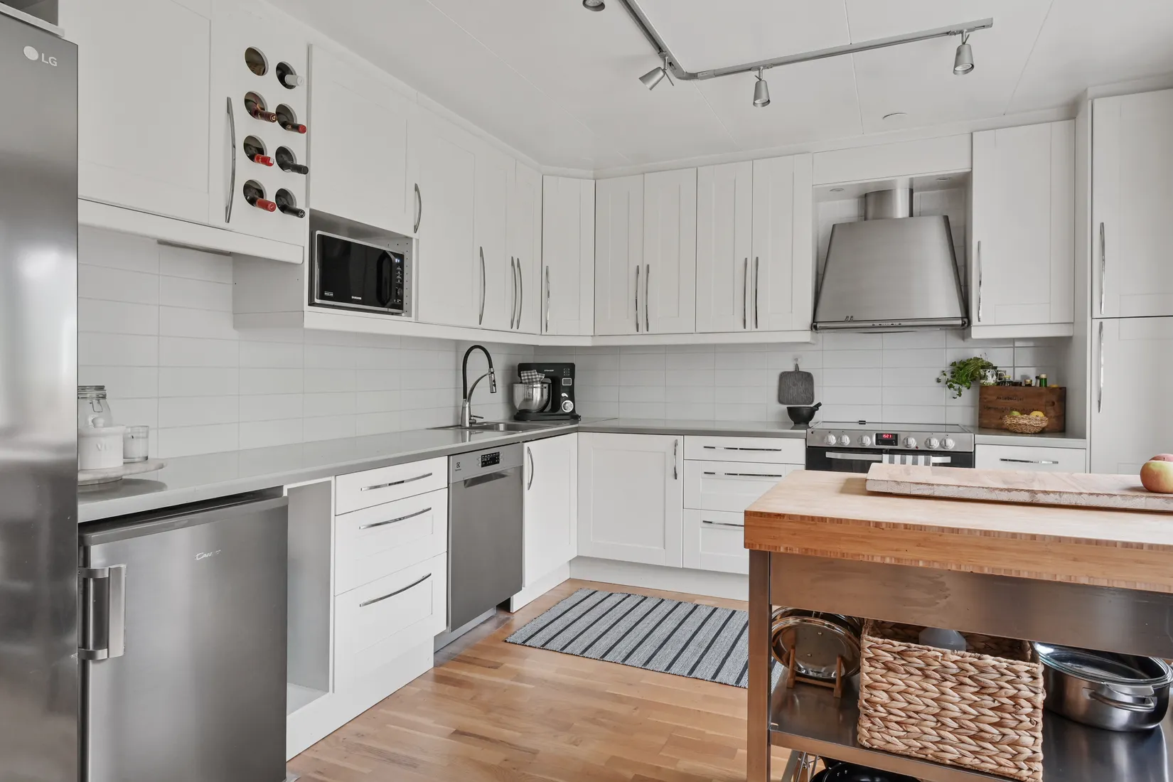 Radhus, Vitmåravägen 3, Sjukyrkoberget, Upplands Väsby